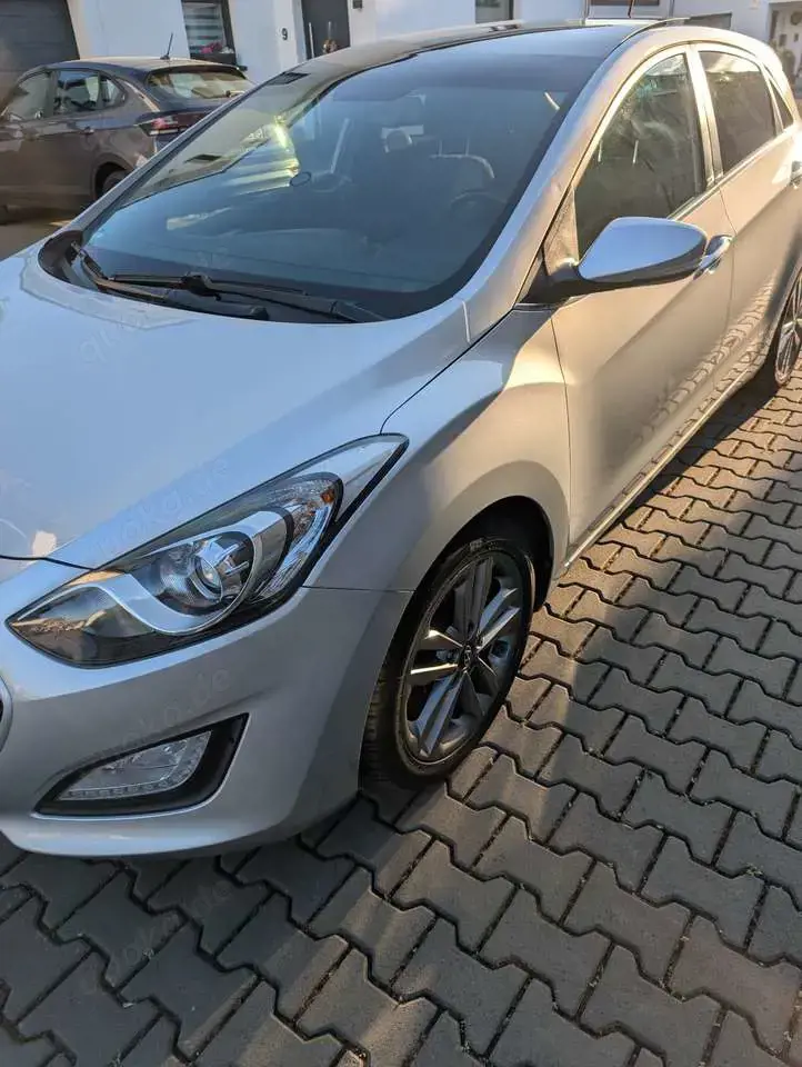 Hyundai i30 blue 1.6 CRDi DCT Passion