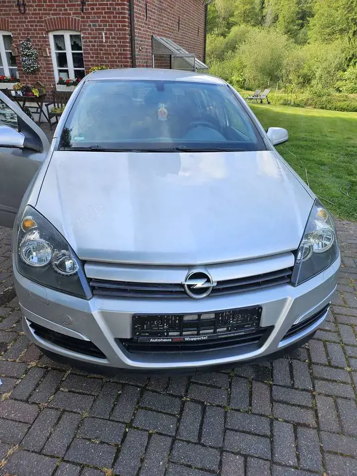 Loading...Opel Astra