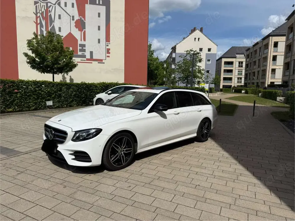 Mercedes-Benz E 220 d T 9G-TRONIC AMG Line