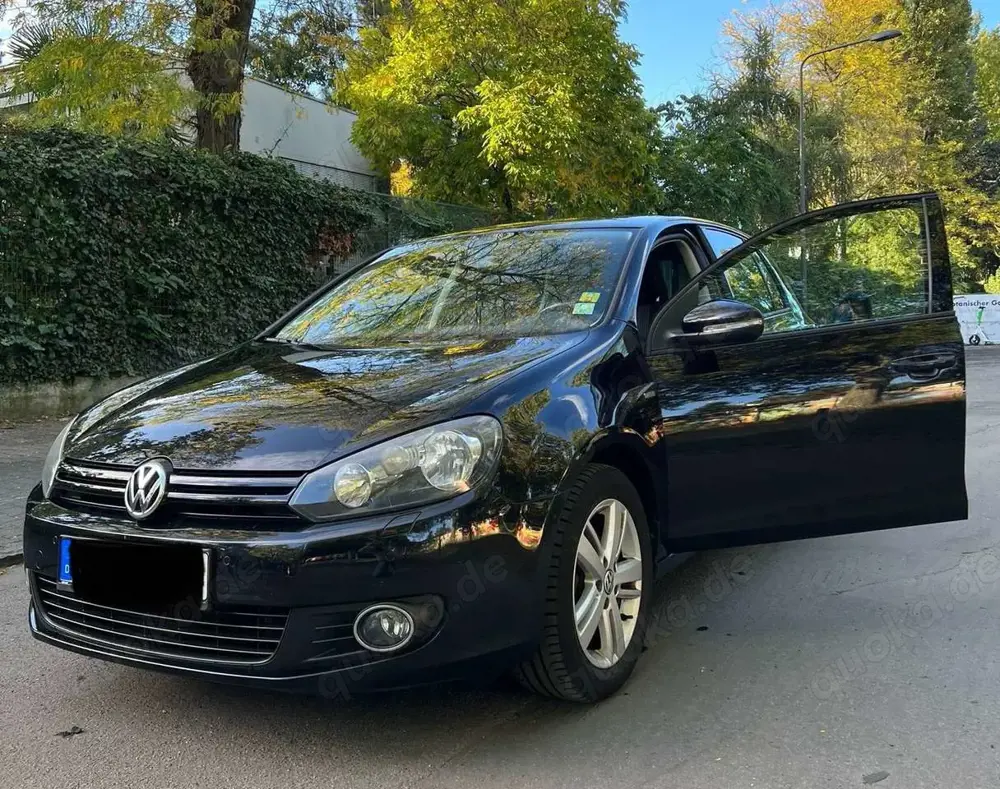 Volkswagen Golf VI Match in Schwarz TÜV und Inspektion NEU