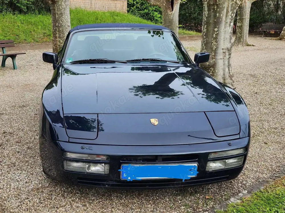 Porsche 944