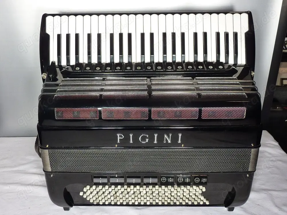 Pigini Akkordeon Cassotto, 158 Bässe  5-chör. ACCORDION