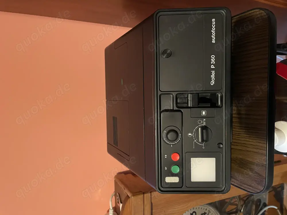 Rollei P360 Diaprojektor mit Kabelfernbedienung 