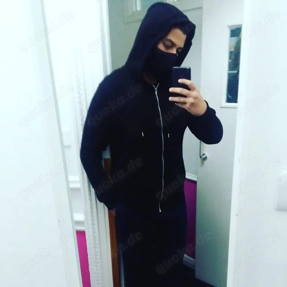 Er sucht sie in Berlin