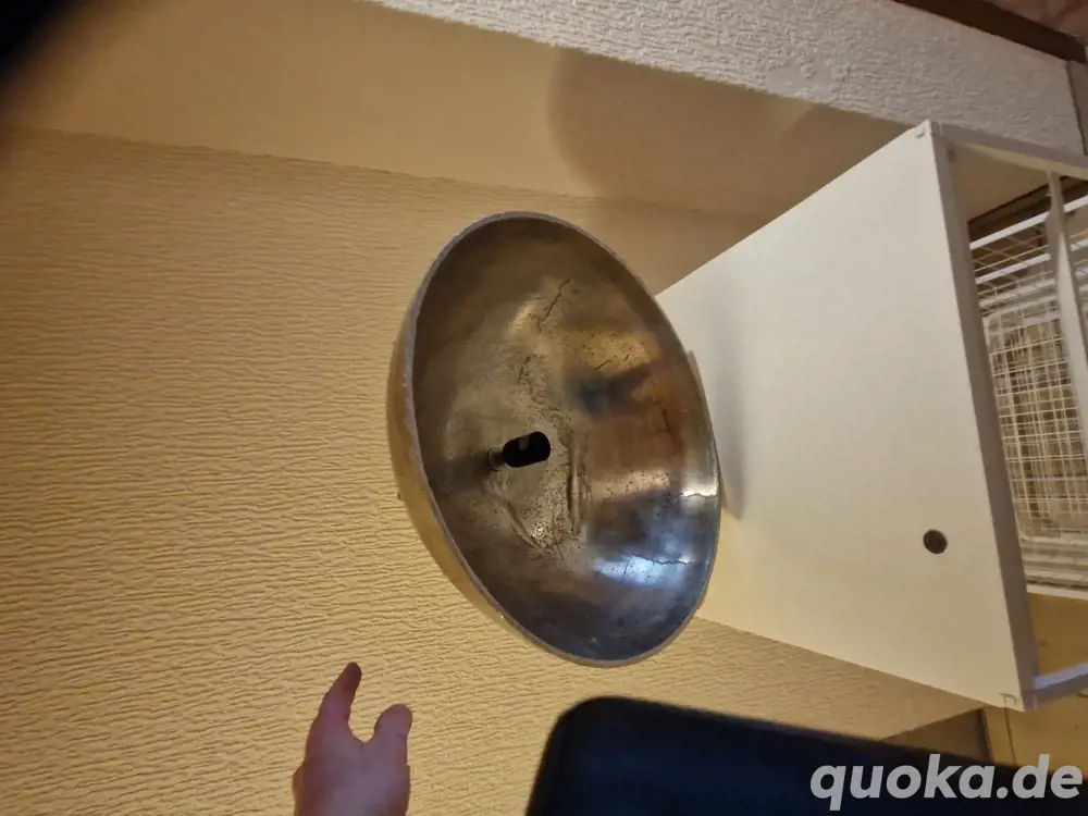 Hängeleuchte aus massivem Metall