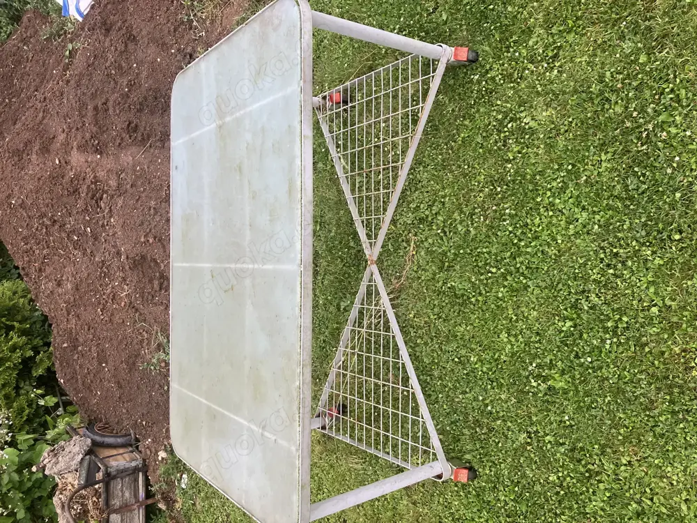 Pflanztisch Tisch Gartentisch zu verschenken Pflanztisch Tisch Gartentisch zu verschenken