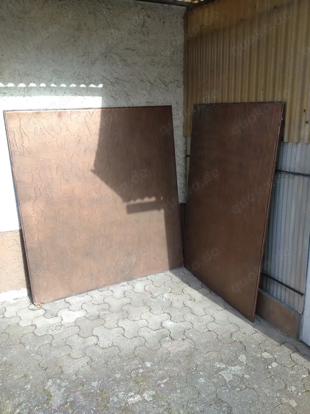 2 Pressspanplatten mit Spezialbeschichtung