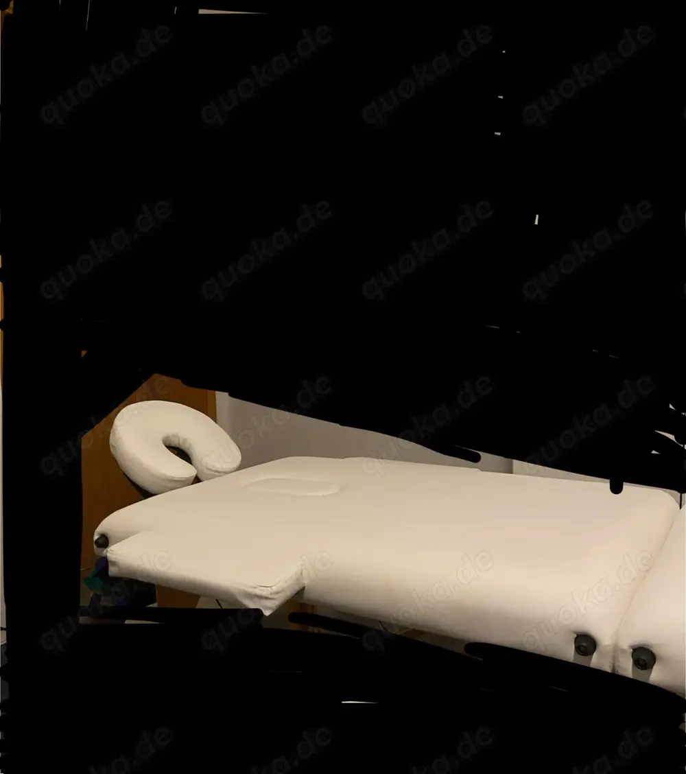 Nackte zärtliche Massage mit Happy End 