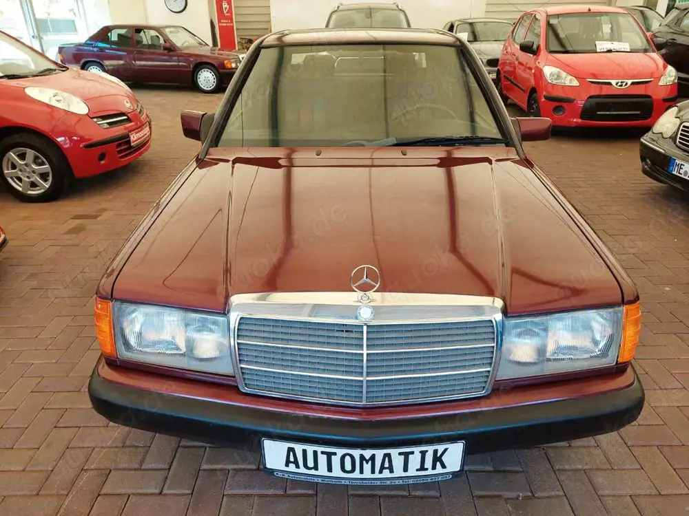 Mercedes-Benz 190 E Rosso Avantgarde Automatik Schiebedach