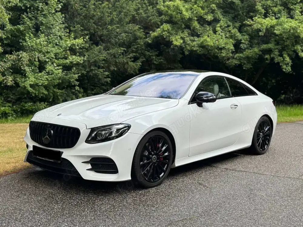 Mercedes-Benz E 300 E 300 COUPE AMG 360 Grad *Head-Up*Massage*etc.