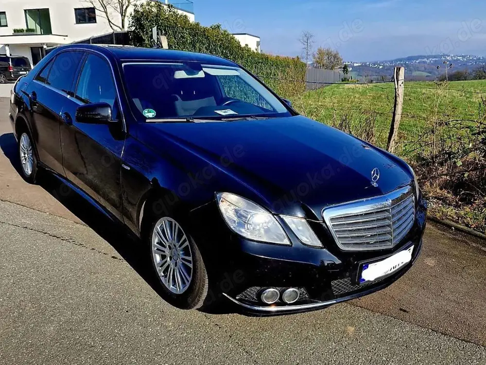 Mercedes-Benz E 220 CDI W212 8-fach bereift + Dachbox + Grundträger