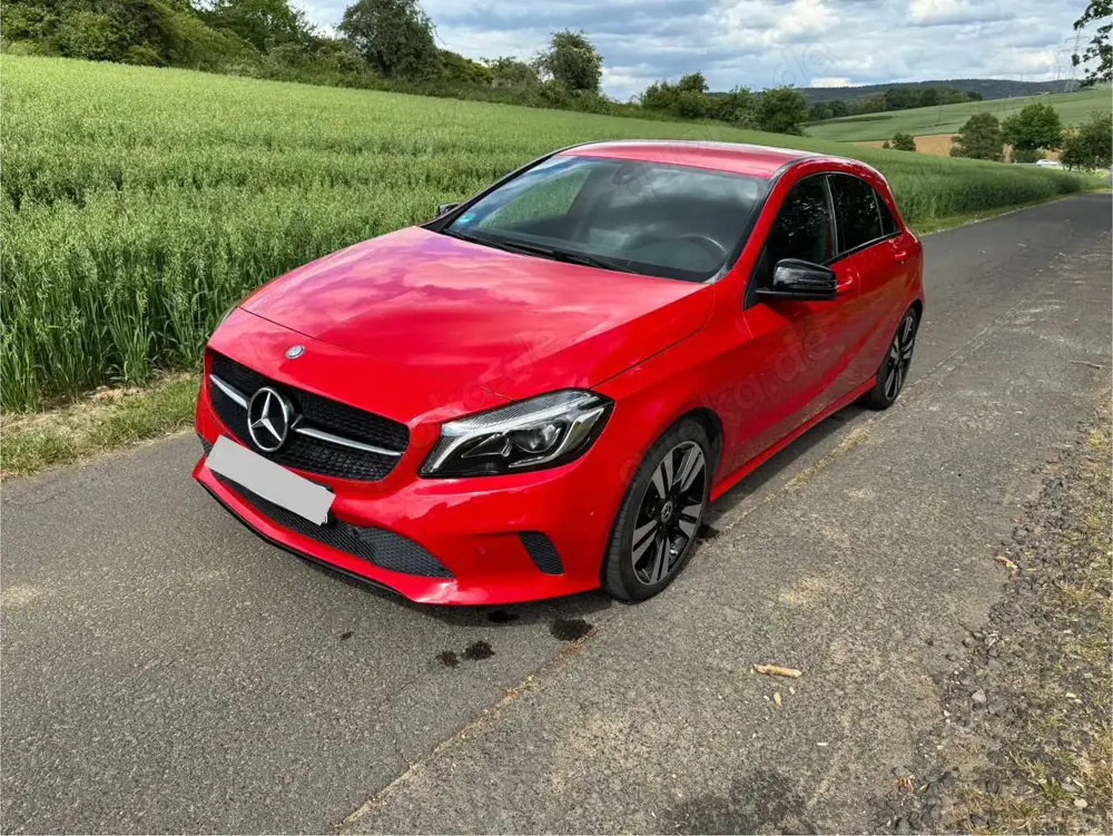Mercedes-Benz A 180 7G-DCT Urban mit Mercedes Garantieverlängerung!!