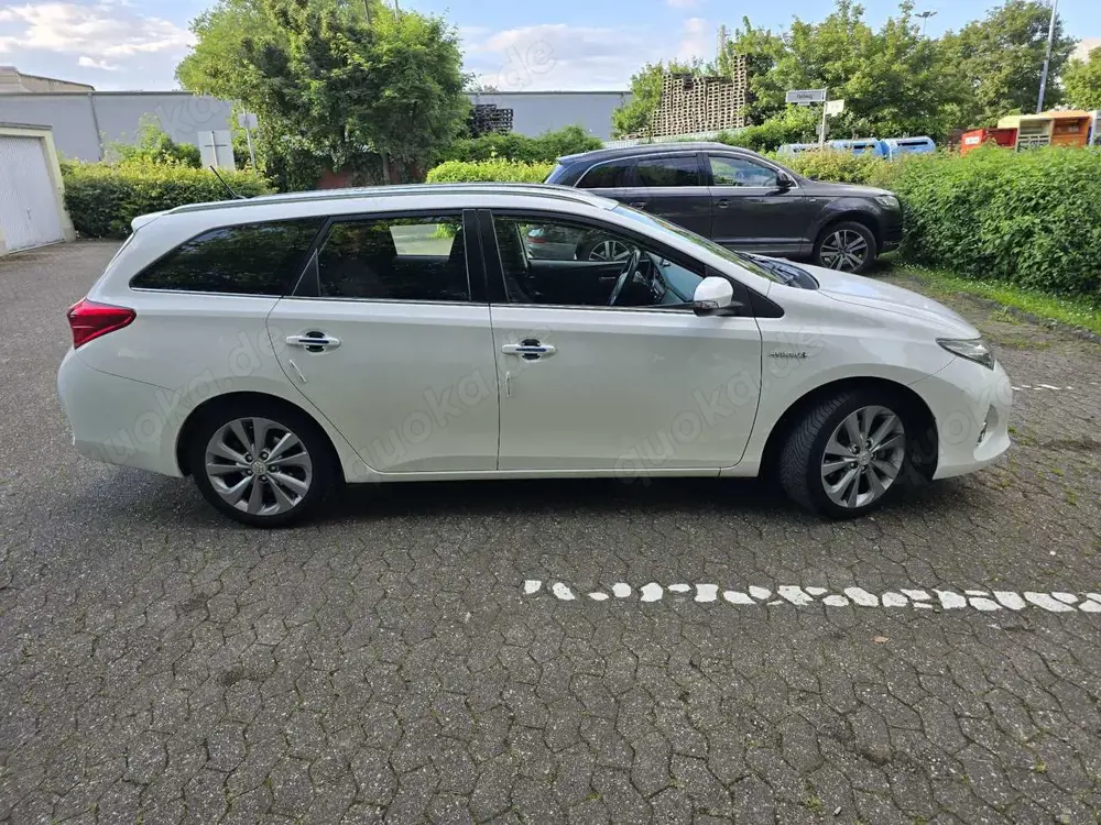 Toyota Auris 1.8 VVT-i Hybrid Automatik Touring Sports Life Plu