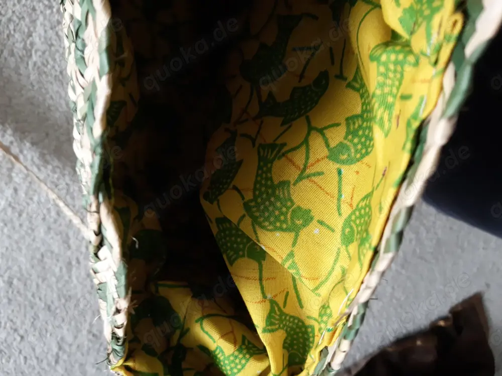 Schöne runde ovale Basttasche