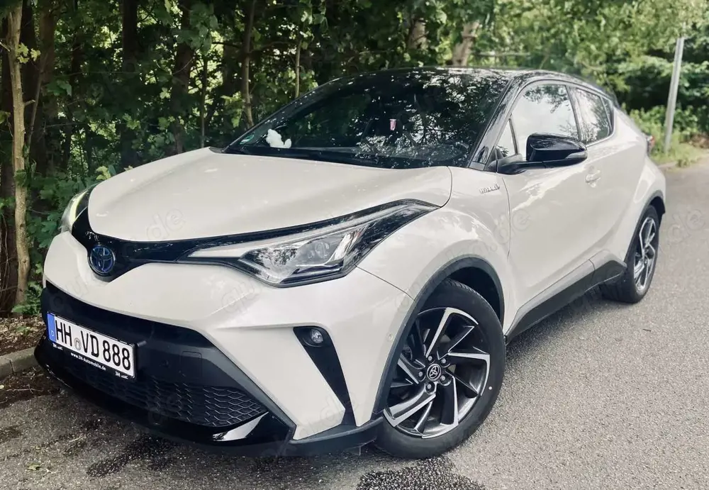 Toyota C-HR Hybrid Style Selection