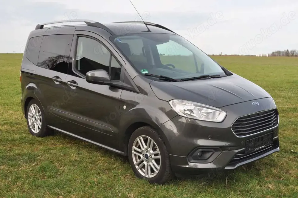 Ford Tourneo Courier Titanium * 50.000 Km *