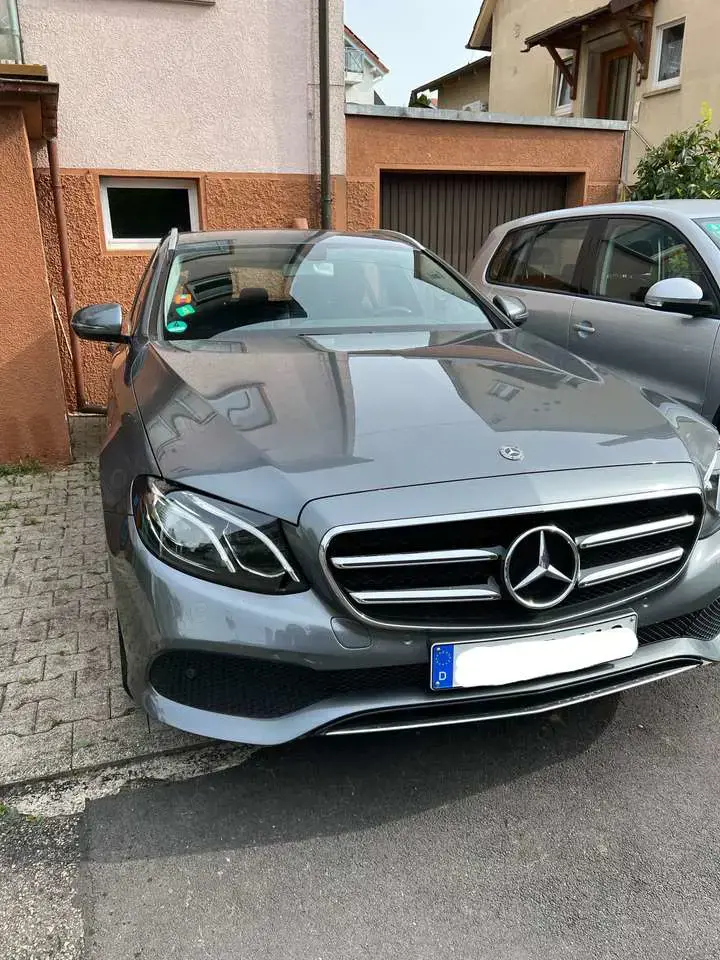 Mercedes-Benz E 220 d T 9G-TRONIC
