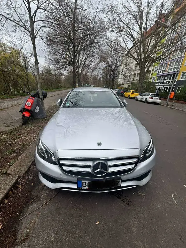 Mercedes-Benz E 200 9G-TRONIC
