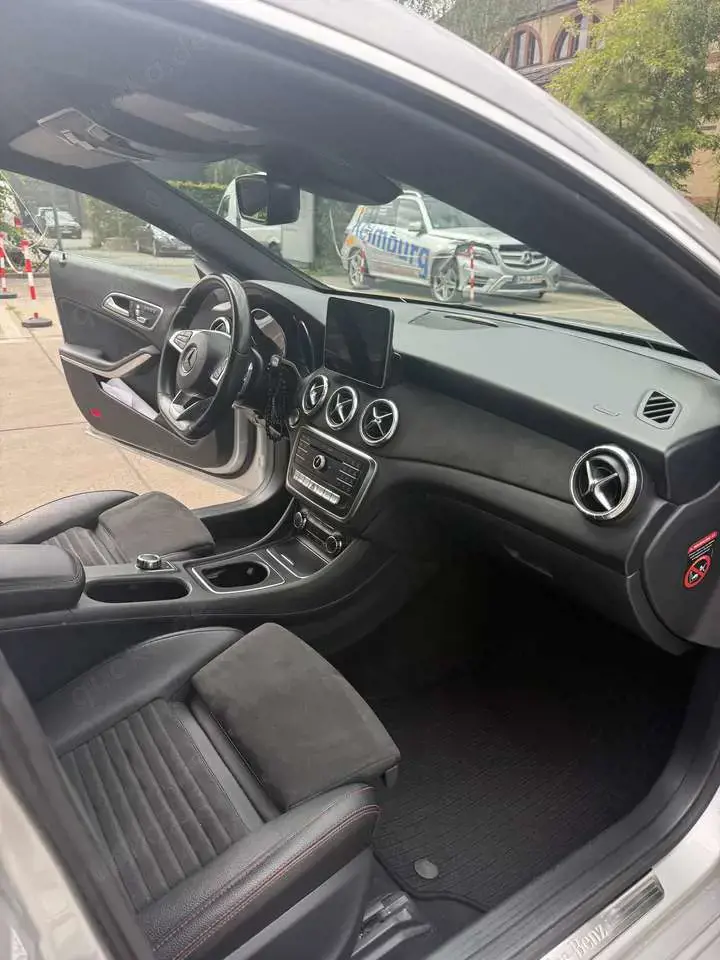 Mercedes-Benz CLA 200 7G-DCT AMG Line