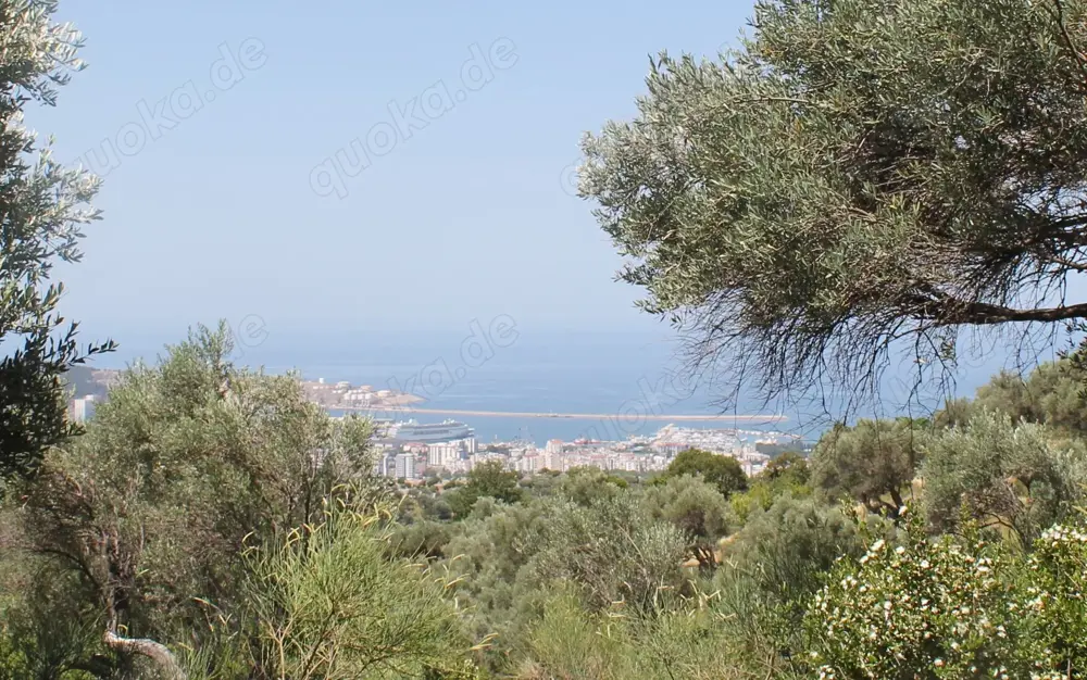 Erschlossenes Baugrund. Panoramablick , Strand 1800m.