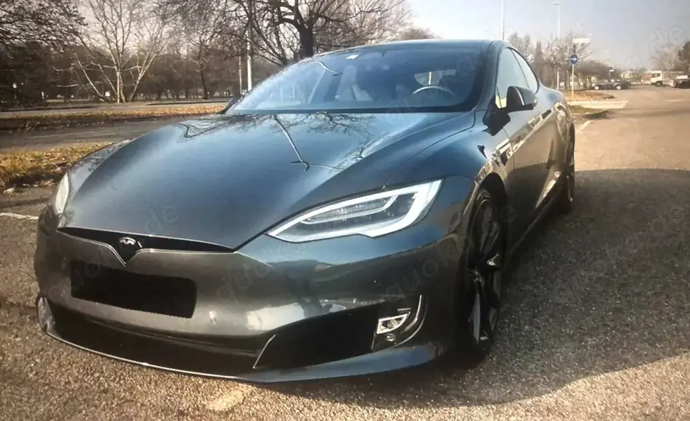Tesla Model S 90D