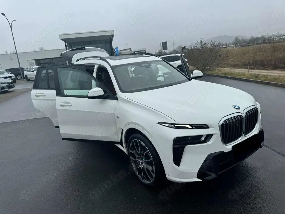 BMW X7 X7 xDrive40dPANO#HUD#AHK#LUFT#22"#7-SITZ#SOFTCLOSE