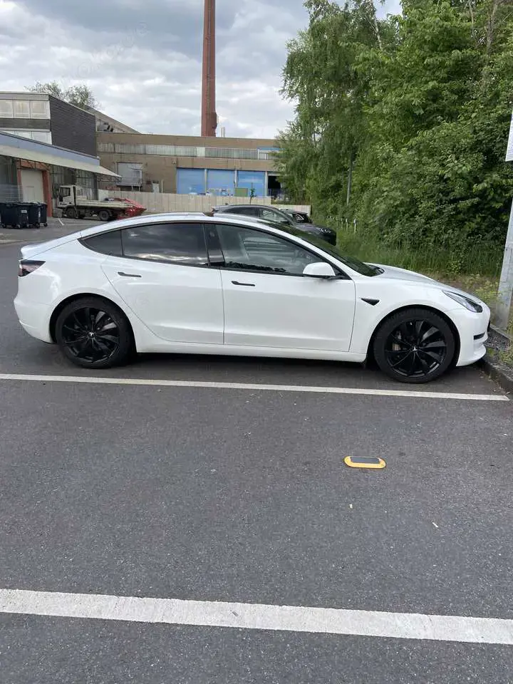 Tesla Model 3 Langstreckenbatt. FSD.Allradantrieb.Anhängerkuppl