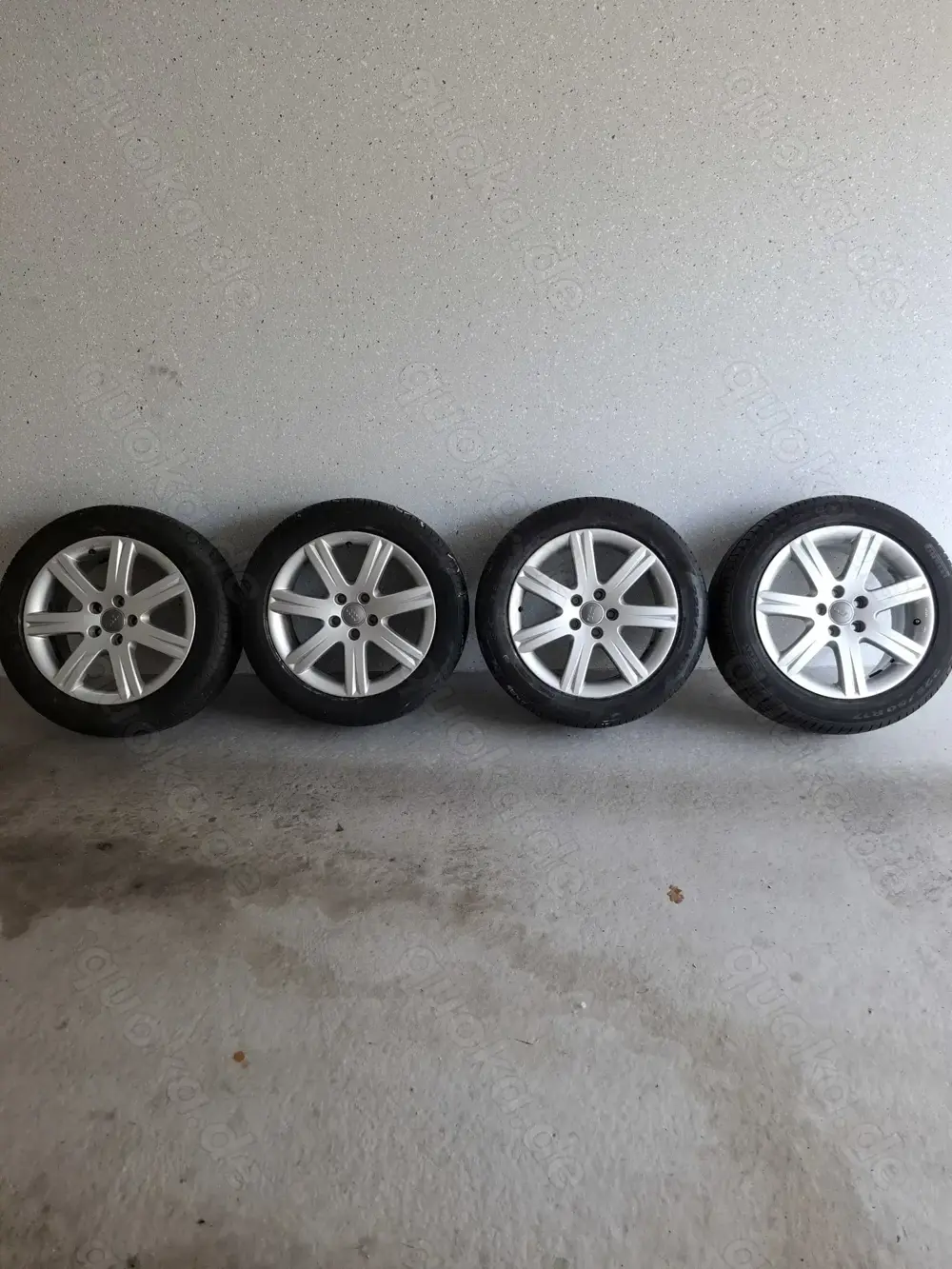 4 Audi Alufelgen mit Pirelli Sommerreifen 17 Zoll 225 50 R 17 98 Y