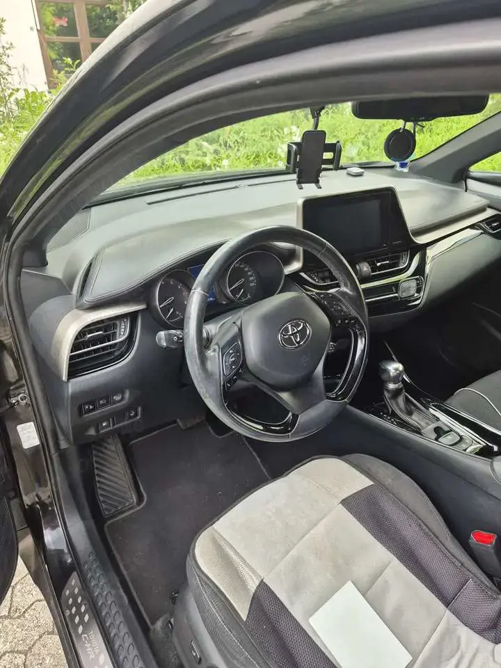 Toyota C-HR Team D