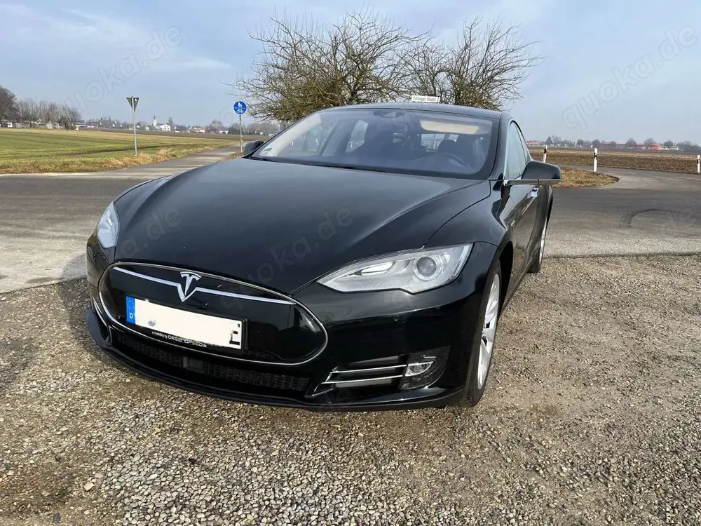 Tesla Model S 85