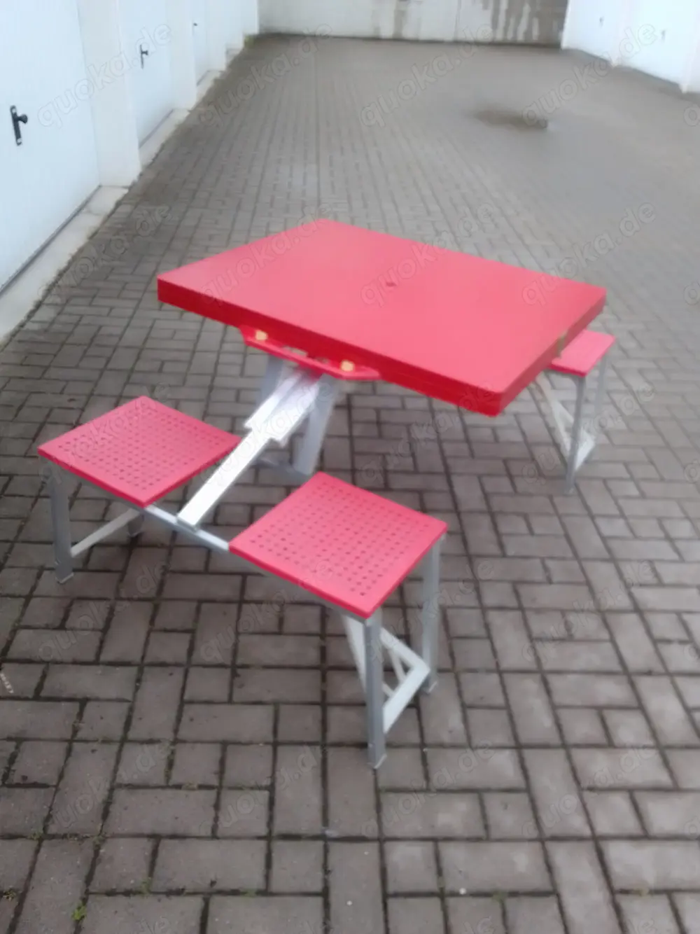 Camping-Tisch faltbar mit 4 Sitzen rot
