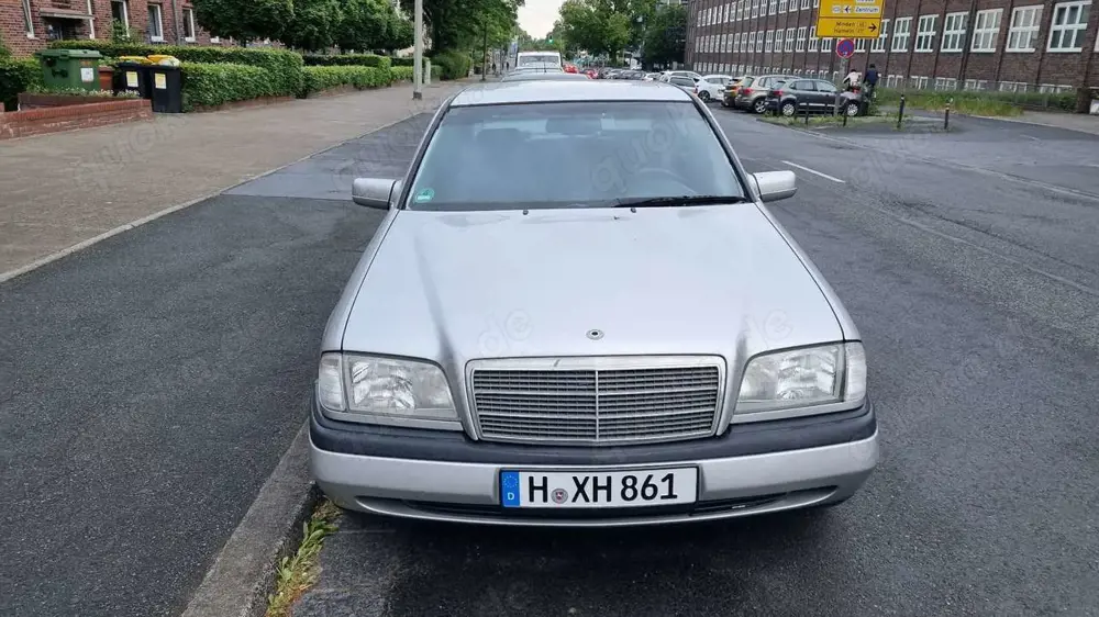 Mercedes-Benz 180 TÜV 3/2027 Wartung wurde vor 800 km gemacht.
