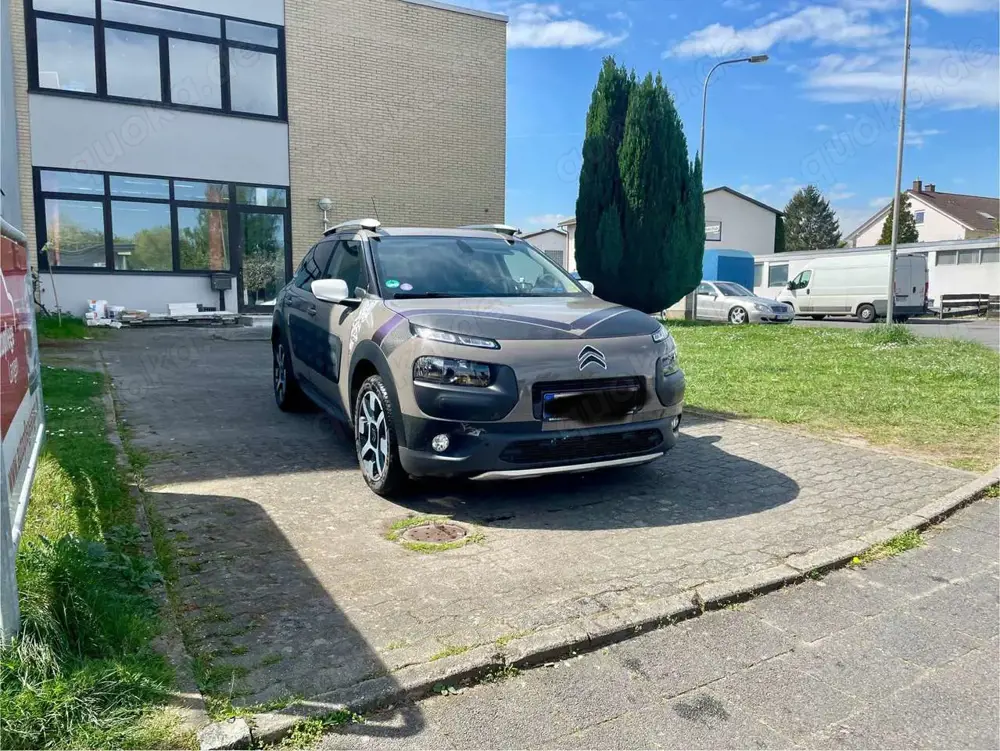 Citroen C4 Cactus 1.2 PureTech 110 PANO NAVI KAMERA TEMPOMAT SITZHZG