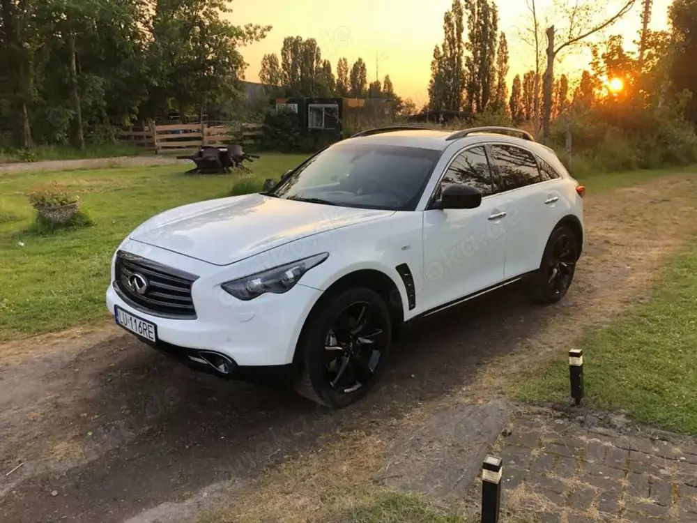 Infiniti QX70