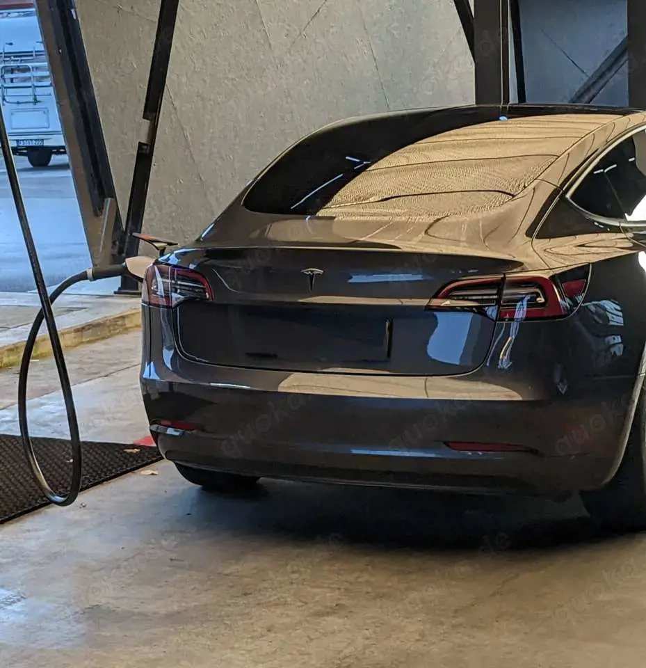 Tesla Model 3 SR+ Grau Metallic 1Hd Garantie AHK Bremsen Neu