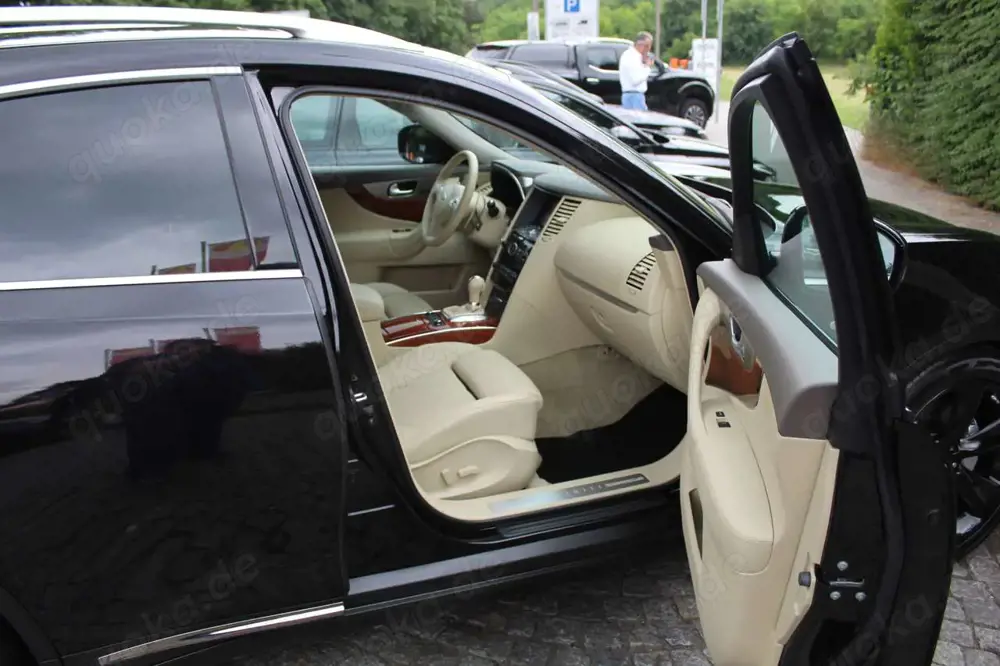 Infiniti QX70