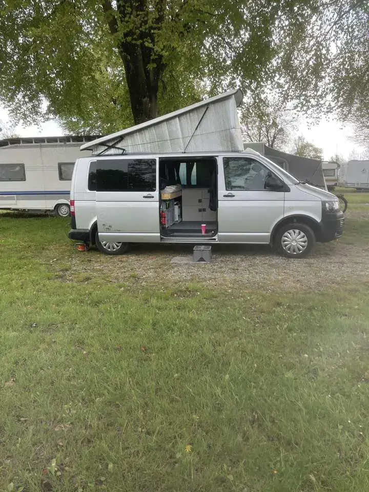 Volkswagen T5 Transporter Camper mit Aufstelldach