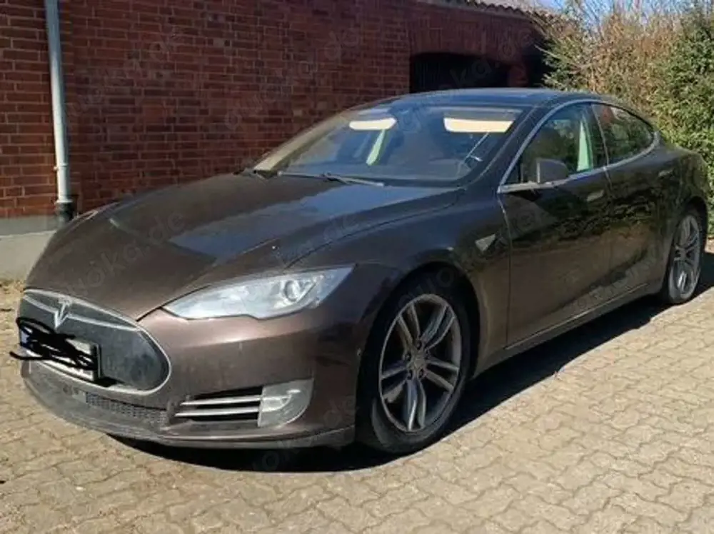 Tesla Model S P85 Supercharger free 8fach bereift CCS Autopilot