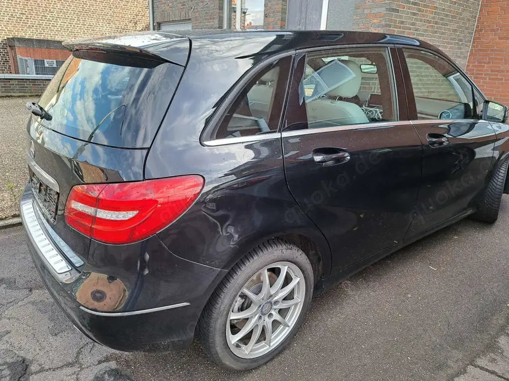 Mercedes-Benz B 250 (BlueEFFICIENCY) 7G-DCT. Automatik, Navi, Pano