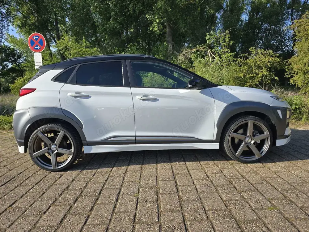 Hyundai KONA Unique Plus 2WD