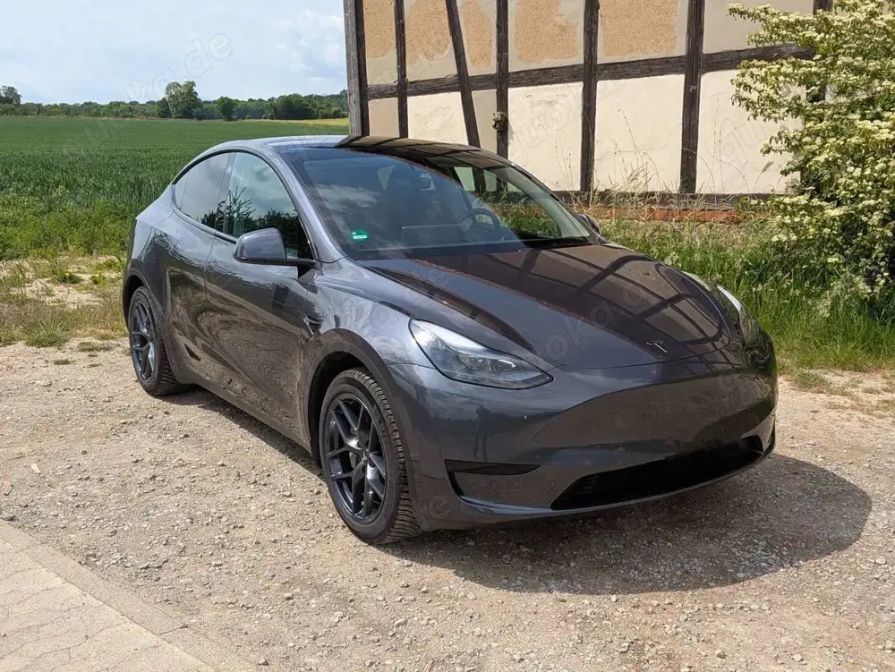 Tesla Model Y Model Y RWD