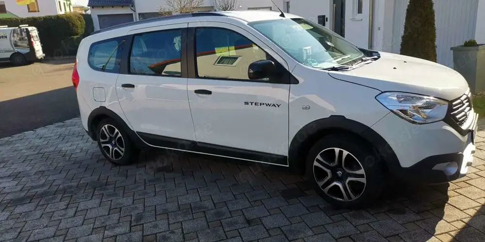 Dacia Lodgy Blue dCi 115 (7-Sitzer) Stepway