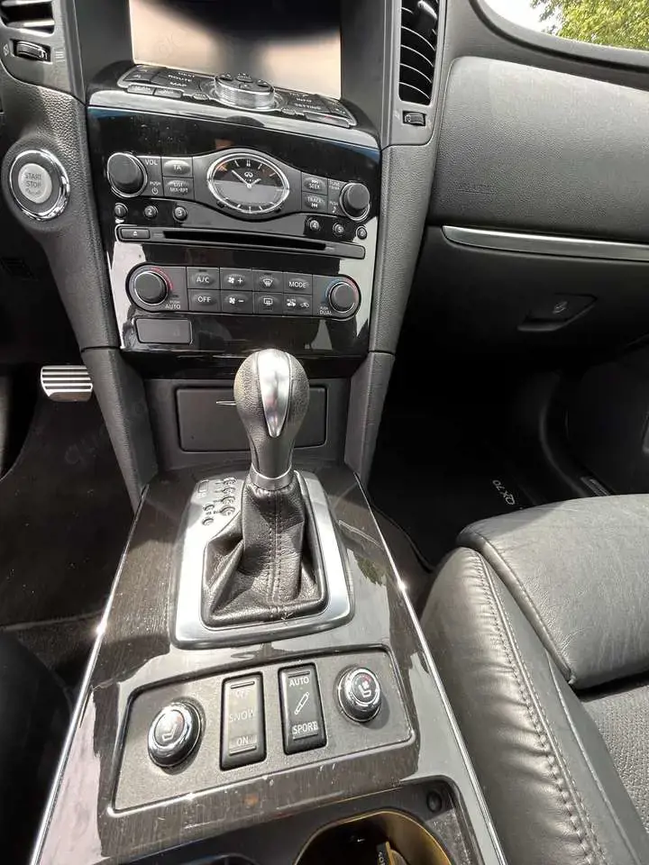 Infiniti QX70