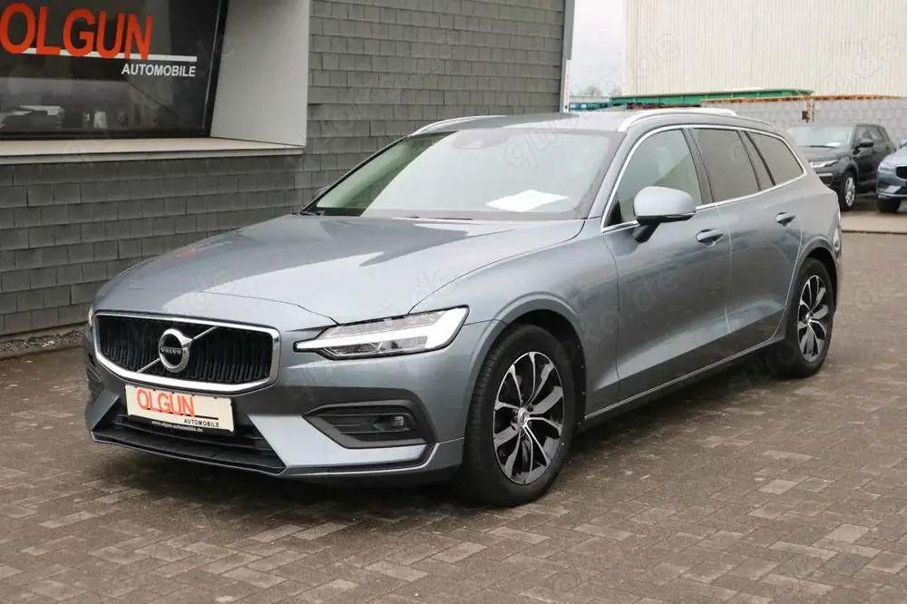 Volvo V60 D3 Kombi Momentum Pro *LED*LEDER*NAVI*PDC*