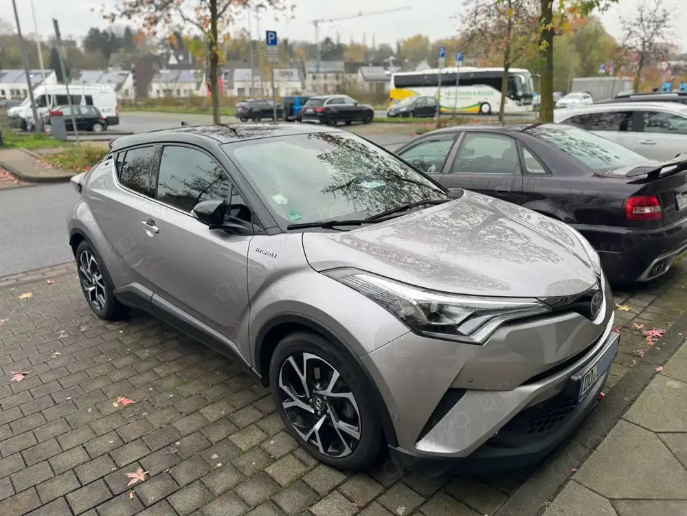 Toyota C-HR Hybrid Style Selection