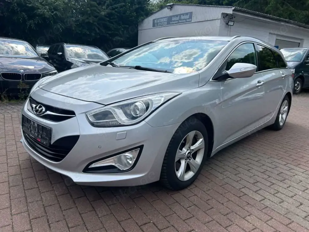 Hyundai i40 cw Style*Automatik*Keyless*Xenon*Navi*Kamera