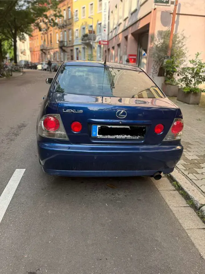Lexus IS 200