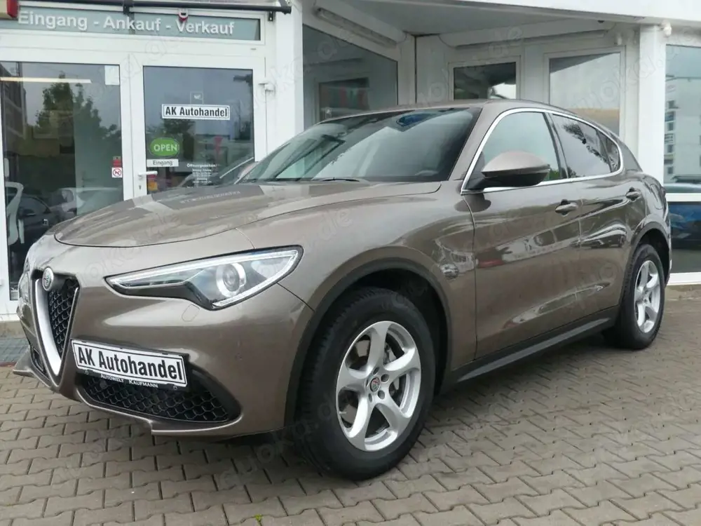 Alfa Romeo Stelvio Super Q4 Aut. Lusso Leder Kamera Navi