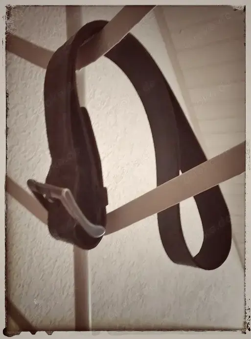 ** Ledergürtel Bürsten Hand für Luderpopos **