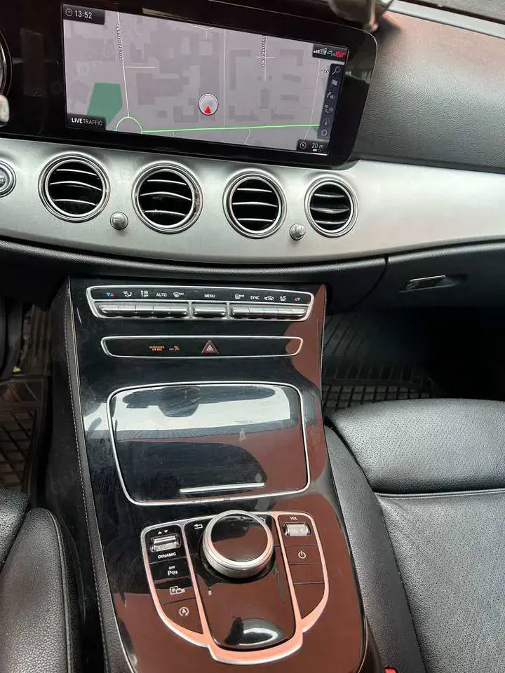 Mercedes-Benz 220